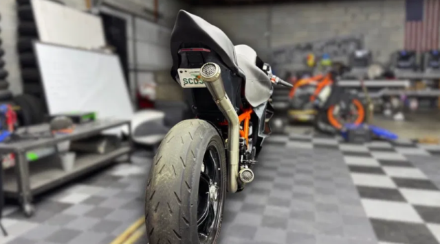 KTM 1390 Super Duke hoa RC16 MotoGP nho cong nghe in 3D Giac mo khong con xa voi - 5