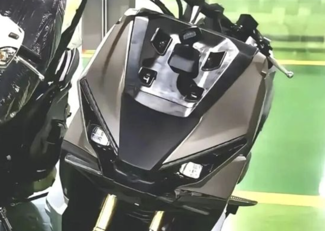 Lo hinh anh Honda ADV150 hoan toan moi Khac biet ADV160 hien tai co den pha giong Winner R