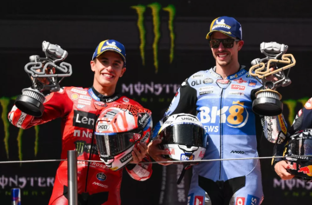 Marc Marquez va khoanh khac chap nhan that bai Khi huyen thoai cung phai dung lai