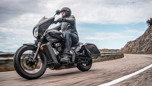 Moto Morini Calibro Bagger ra mat Khi phong cach Y hoa vao chat di duong dai
