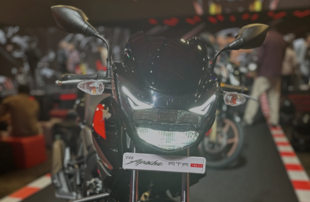 Tim hieu TVS Apache RTR 160 phien ban ky niem 20th Anniversary Edition co gia ban chi 356 trieu VND