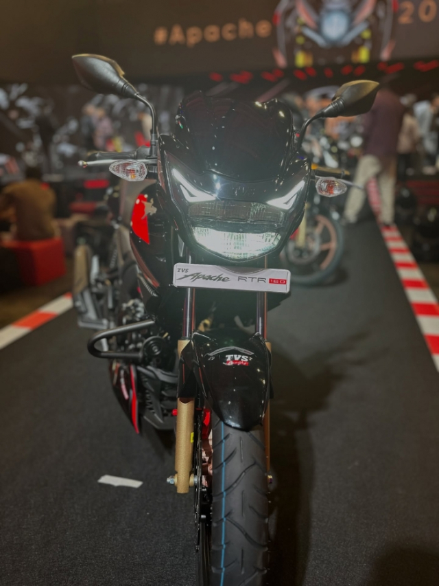 Tim hieu TVS Apache RTR 160 phien ban ky niem 20th Anniversary Edition co gia ban chi 356 trieu VND - 6