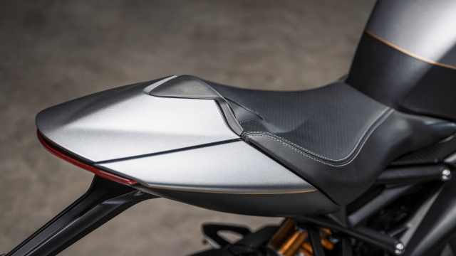 Triumph Speed Triple 1200 RR Breitling Limited Edition lo dien - 10