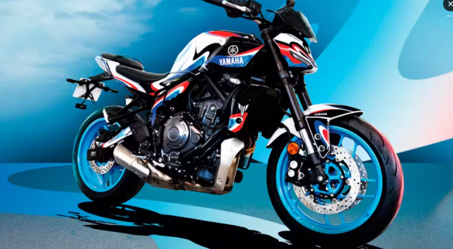 Yamaha MT07 Grand Prix de France trinh lang Khi quoc ky Phap khoac len dang xe Nhat