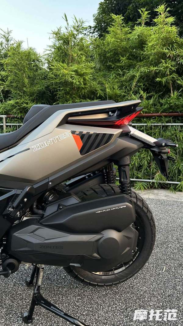 Zontes 368G Ultimate Edition 2026 trinh lang voi nhieu nang cap co gia ban khoang 108 trieu Dong - 4