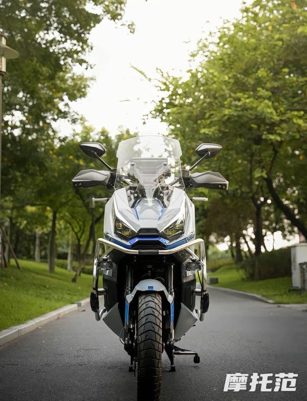 Zontes 368G Ultimate Edition 2026 trinh lang voi nhieu nang cap co gia ban khoang 108 trieu Dong - 5