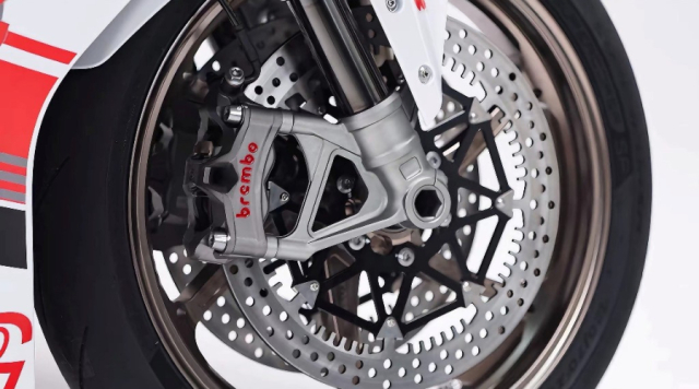 ZXMoto 820RR dam khang dinh toc do 300 kmh voi 150 ma luc va trong luong 175 kg - 8