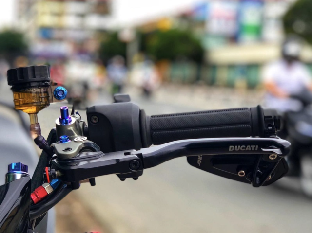 Bop con hay khong bop con Cuoc chien giua biker co dien va cong nghe moi - 4