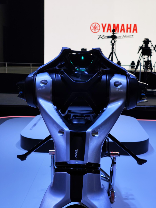 Can canh Yamaha MOTOROiD bang xuong bang thit tai Japan Mobility Show 2025 - 6