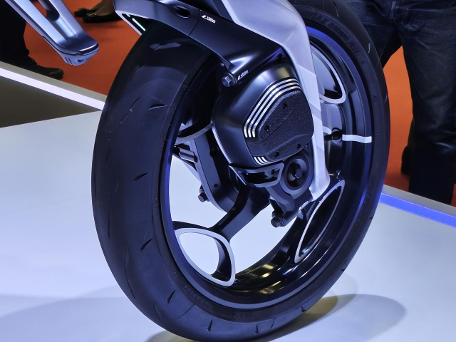 Can canh Yamaha MOTOROiD bang xuong bang thit tai Japan Mobility Show 2025 - 8