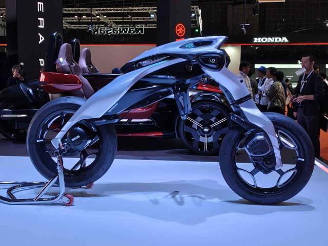 Can canh Yamaha MOTOROiD bang xuong bang thit tai Japan Mobility Show 2025 - 15