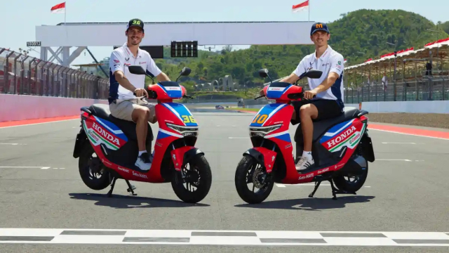 CUV e voi 3 giao dien moi dam chat Racing khi lam xe paddock cho doi dua Honda