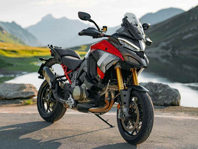 Ducati noi khong voi xe phan khoi nho Cung dau hay trung thanh voi ban sac - 4