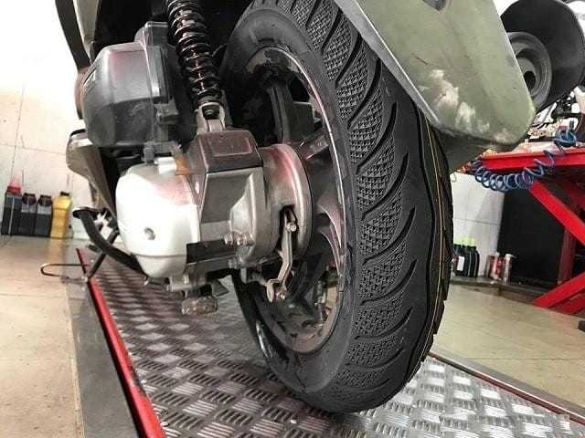 Dung coi thuong tieng on tu xe dien keo ton them tien sua chua - 3