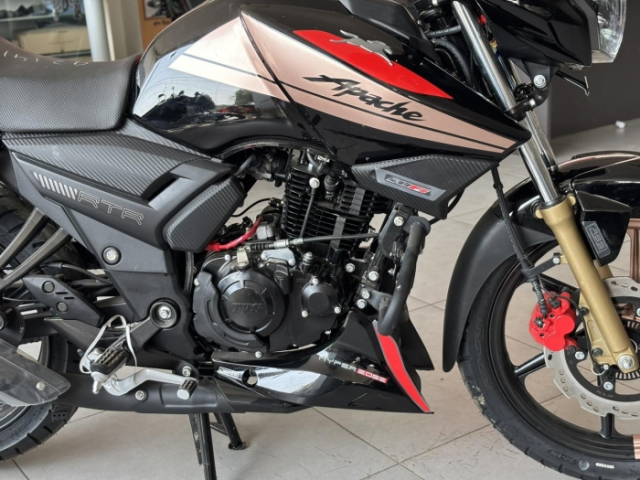 Hinh anh thuc te cua Apache RTR 160 2V phien ban ky niem 20 nam tai dai ly Ban dac biet phai the - 6