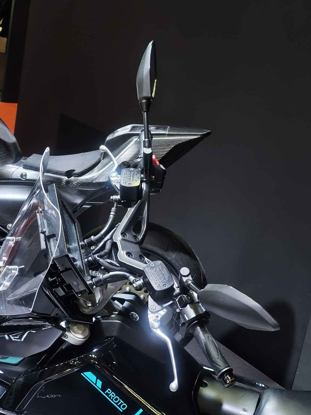 Hinh anh thuc te cua chiec xe ga lai dien Yamaha Proto HEV tai JMS 2025 - 5