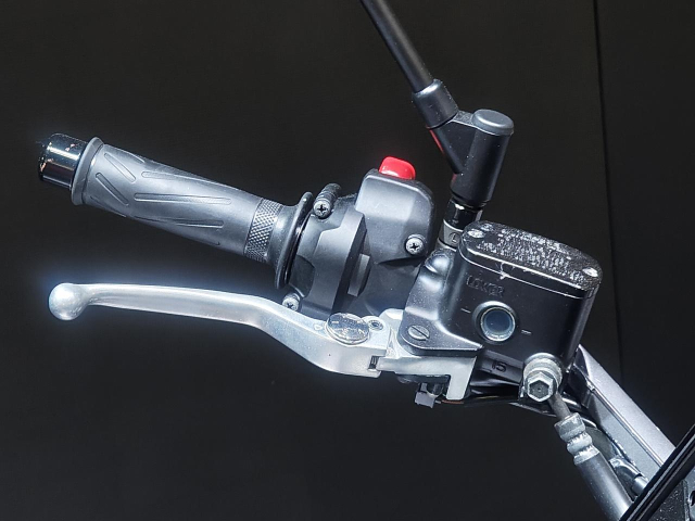 Hinh anh thuc te cua chiec xe ga lai dien Yamaha Proto HEV tai JMS 2025 - 7