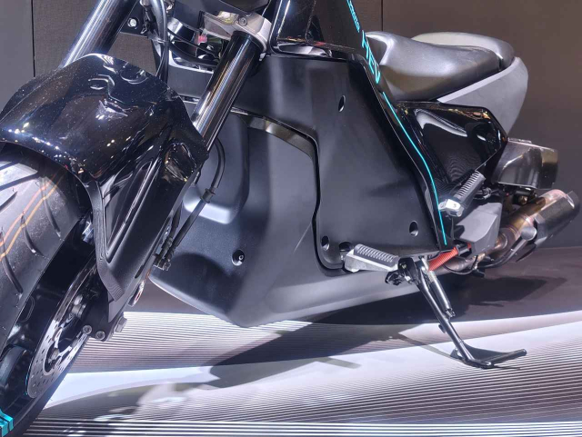 Hinh anh thuc te cua chiec xe ga lai dien Yamaha Proto HEV tai JMS 2025 - 9