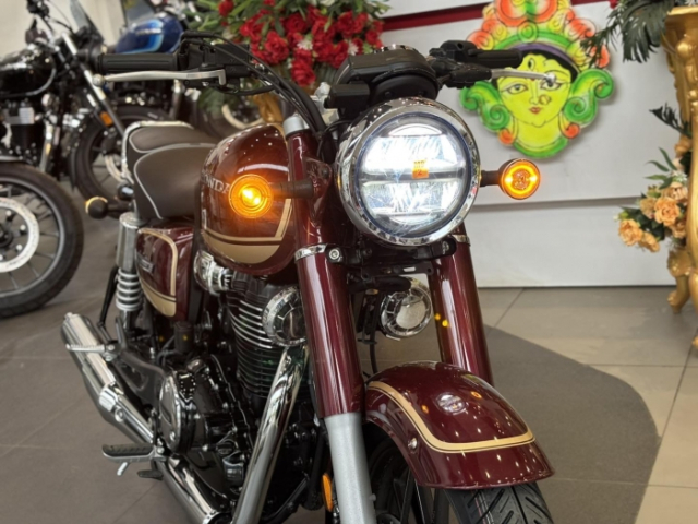 Hinh anh thuc te cua Honda CB350C Special Edition tai dai ly Cai chat co dien AE can day roi