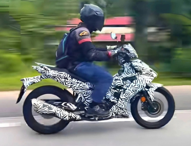 Hinh anh duoc cho la Yamaha Exciter 155 hoan toan moi khi dang chay thu nghiem tren duong pho