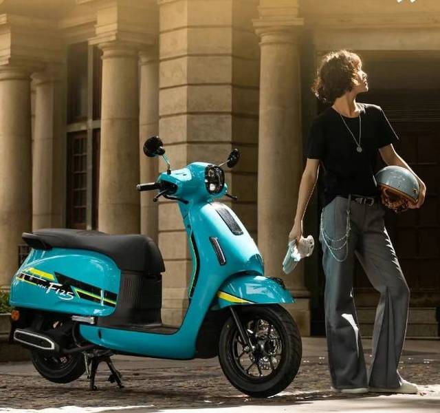Honda NWF125 Gulf Blue Lan gio bien xanh thoi bung suc song cho dong tay ga pho thong - 9