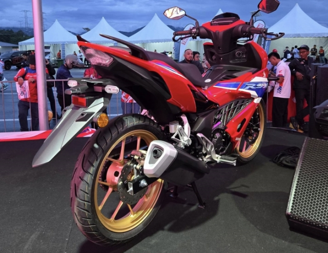 Honda ra mat RSX Winner Tricolor phien ban gioi han cuc dep duoc bo sung nhieu trang bi thu vi - 9