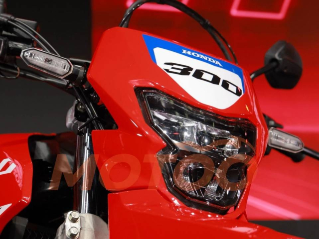 Honda ra mat Tornado 300 2026 Special Edition voi giao dien cuc cuon theo phong cach Dakar Rall
