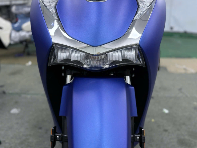 Honda SH150i 2025 nhap Y ban mau xanh duong nham bat ngo do bo Viet Nam voi gia de tho hon - 4