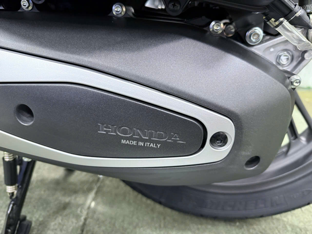 Honda SH150i 2025 nhap Y ban mau xanh duong nham bat ngo do bo Viet Nam voi gia de tho hon - 10