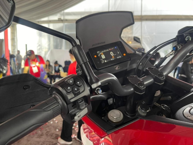 Honda tai sinh huyen thoai NX190 voi dien mao 20 Co ABS doi man hinh TFT gia chi 79 trieu Dong - 8