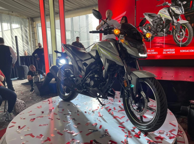 Honda xblade 160 ra mắt đèn pha robo face cực ngầu giá chỉ khoảng 55 triệu đồng - 4