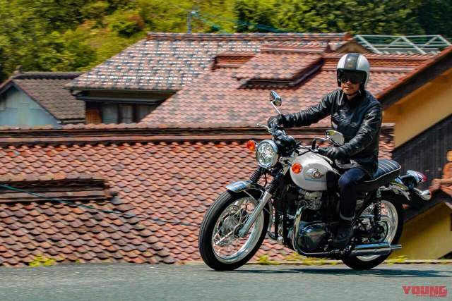 Kawasaki W800 2026 ra mat Chat co dien bat hu tro lai