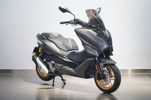 Kham pha Feelink X300 doi trong cung cua cua Yamaha XMax 300 voi gia ban chi 60 trieu Dong