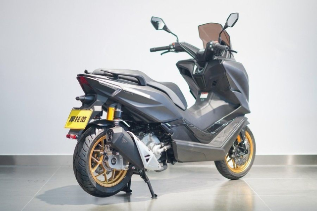 Kham pha Feelink X300 doi trong cung cua cua Yamaha XMax 300 voi gia ban chi 60 trieu Dong - 4