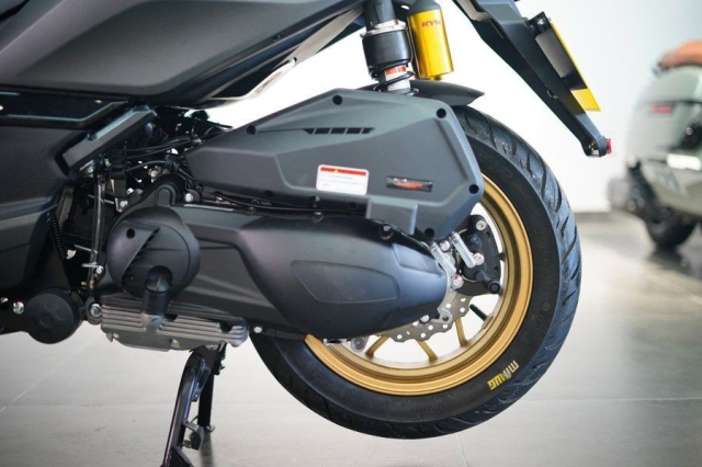 Kham pha Feelink X300 doi trong cung cua cua Yamaha XMax 300 voi gia ban chi 60 trieu Dong - 5