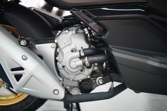 Kham pha Feelink X300 doi trong cung cua cua Yamaha XMax 300 voi gia ban chi 60 trieu Dong - 9