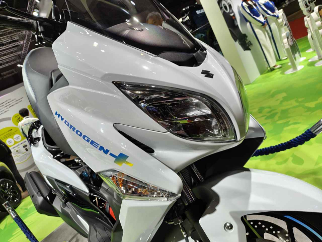 Kham pha tung ngoc ngach cua Suzuki Burgman Hydrogen chay bang Hydro tai JMS 2025