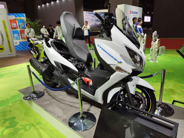 Kham pha tung ngoc ngach cua Suzuki Burgman Hydrogen chay bang Hydro tai JMS 2025 - 4