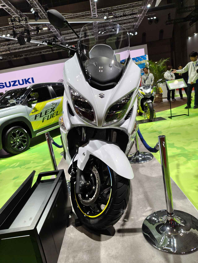 Kham pha tung ngoc ngach cua Suzuki Burgman Hydrogen chay bang Hydro tai JMS 2025 - 6