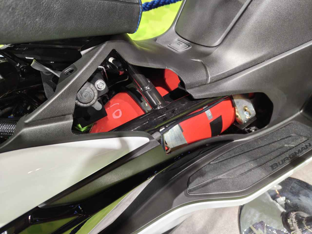 Kham pha tung ngoc ngach cua Suzuki Burgman Hydrogen chay bang Hydro tai JMS 2025 - 10