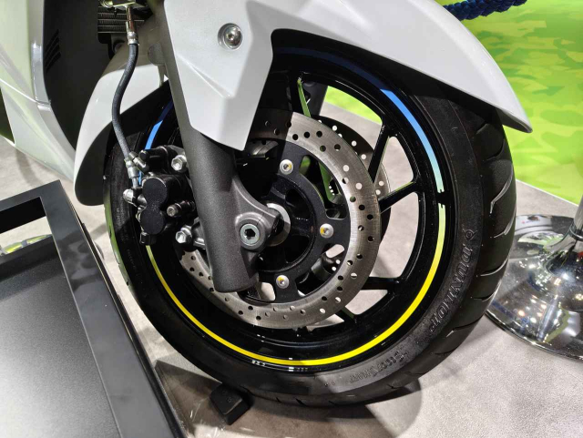 Kham pha tung ngoc ngach cua Suzuki Burgman Hydrogen chay bang Hydro tai JMS 2025 - 14