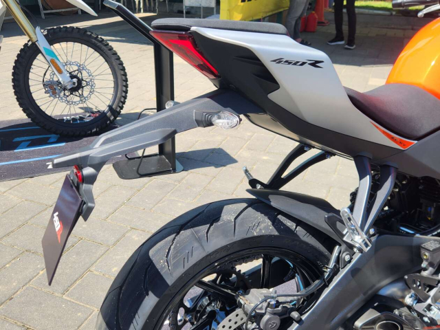 Kove 450R 2025 Nakedbike 4 may cang det cho anh em Malaysia gia duoi 200 cu - 12