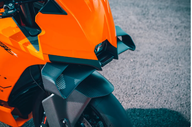 KTM 990 RC R 2026 ra mat Khi quai thu duong pho khoac len dan ao dua