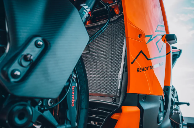 KTM 990 RC R 2026 ra mat Khi quai thu duong pho khoac len dan ao dua - 8
