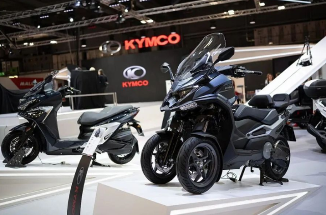 Soi chi tiet Kymco CV3 575 Tu dong khoa banh truoc de nguoi lai khong can chong chan