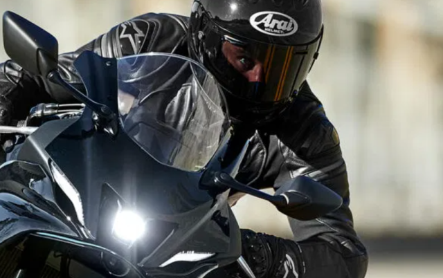 Lieu mot chiec Yamaha R7 moi voi nhieu nang cap co the ra mat tai EICMA khong