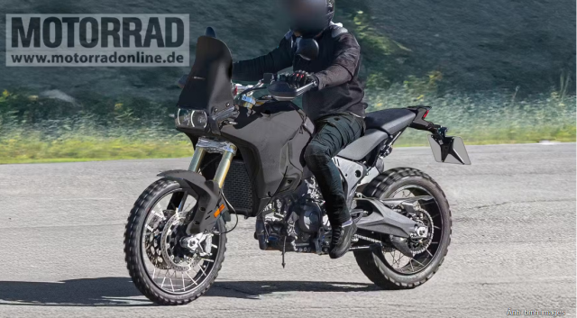 Lo dien Ducati DesertX V2 2026 khi dang thu nghiem cu nhay vot that su cho dong enduro Y