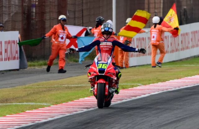 MotoGP GP Nhat Ban Joan Mir dap tra nhung nguoi chi trich sau khi gianh duoc buc vinh quang dau tien - 4