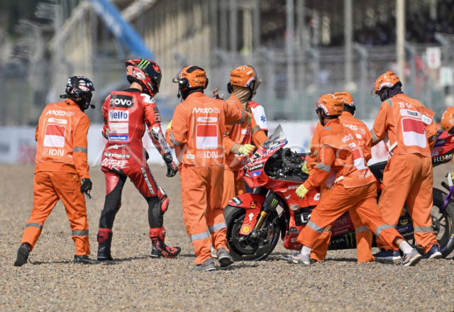 MotoGP Indonesia GP Fermin Aldeguer thong tri khi Marc Marquez gap tai nan - 4