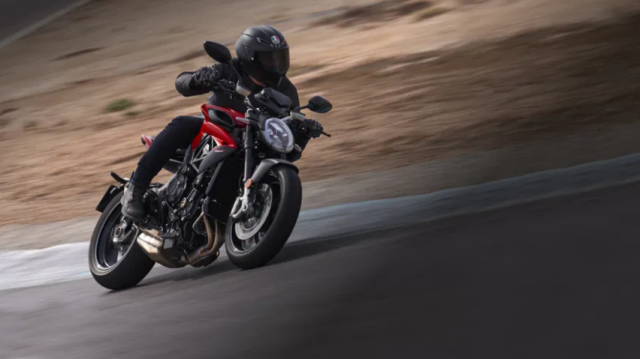 MV Agusta Brutale 800 2026 ra mat Khi su tinh te Y gap lai ban nang hoang da